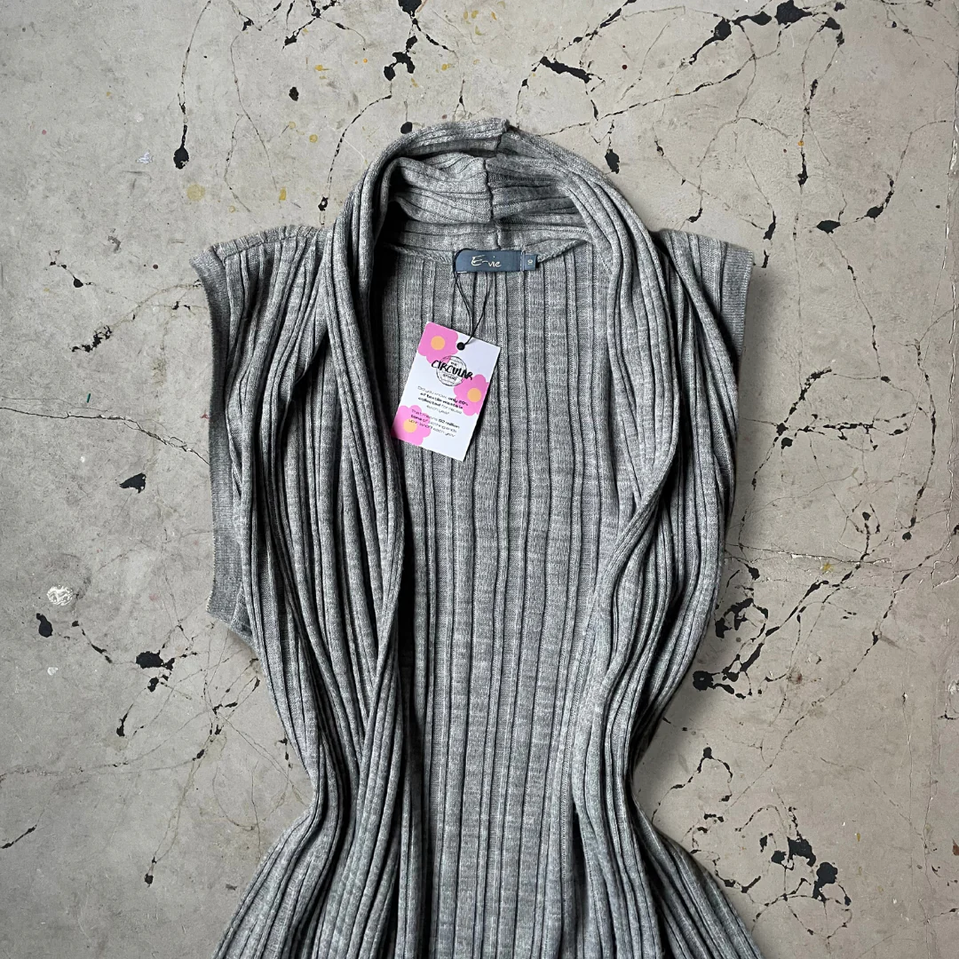 Vintage y2k Grey Sleeveless Knit Cardigan - Image 3