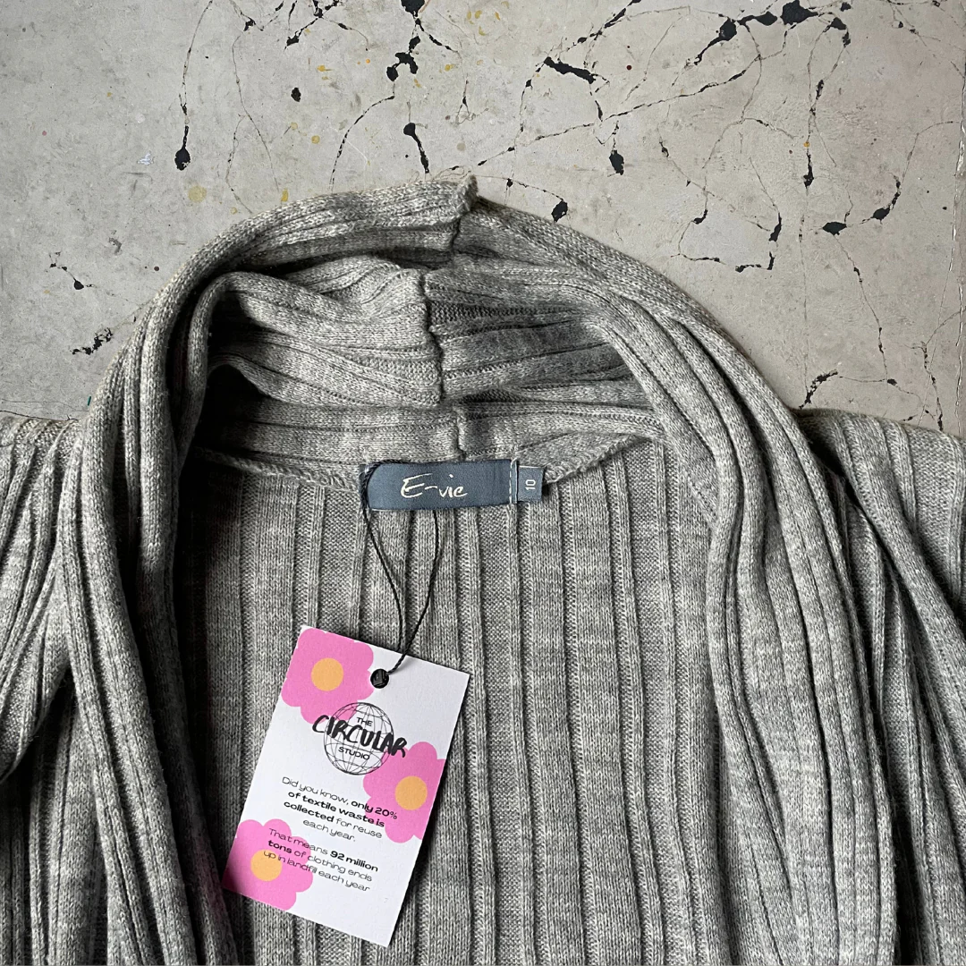 Vintage y2k Grey Sleeveless Knit Cardigan - Image 4